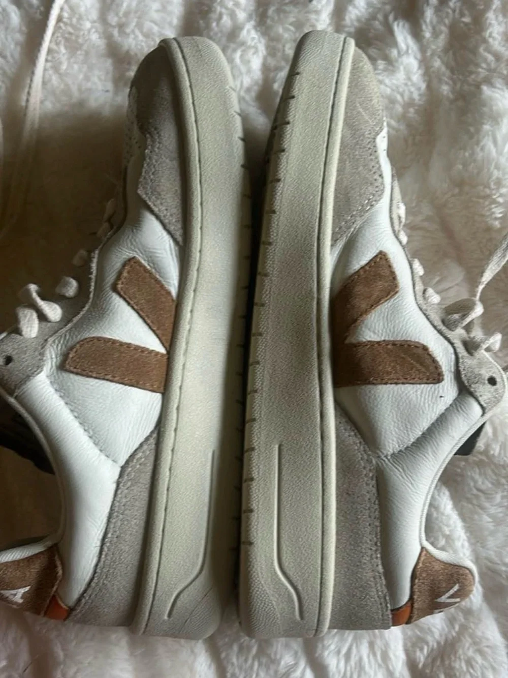 Veja Men's White and Tan Retro Low-Top Sneakers